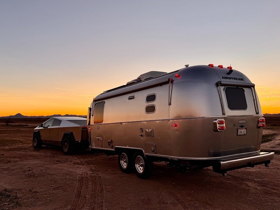 Cybertruck towing review image from the Wattreach article