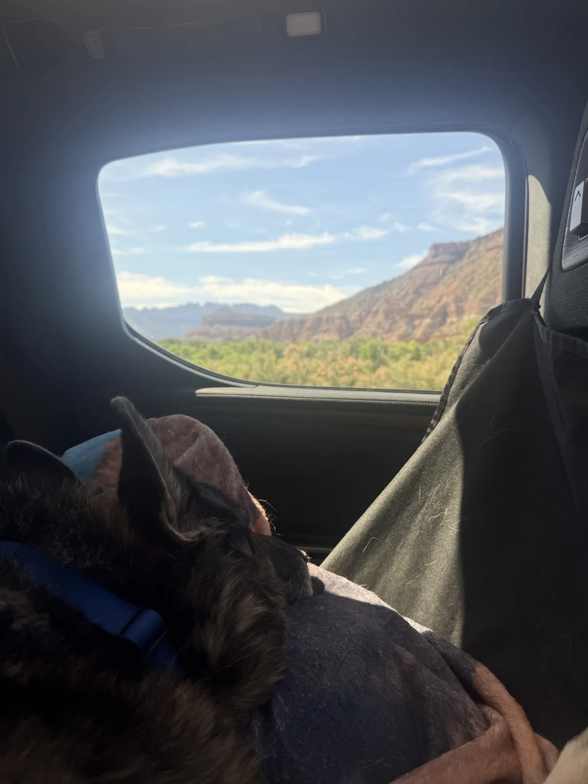 23′ Airstream International at 37.171, -113.093, June 2026